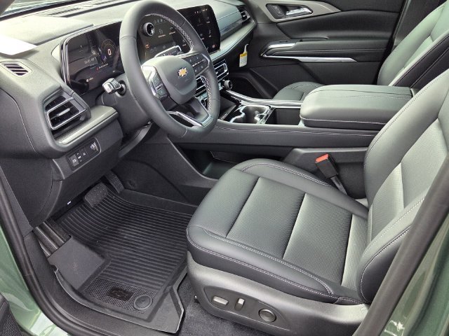 New 2027 Chevrolet Traverse LT w/ Sun and Wheel Package FWD image 6