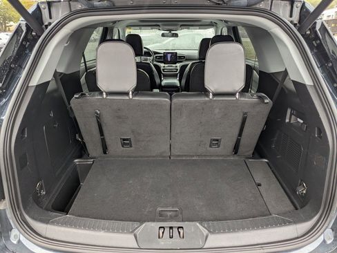 Used 2022 Ford Explorer XLT w/ Equipment Group 202A image 14