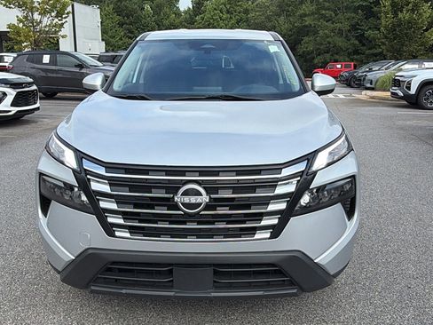 Used 2024 Nissan Rogue SV AWD/4WD image 3