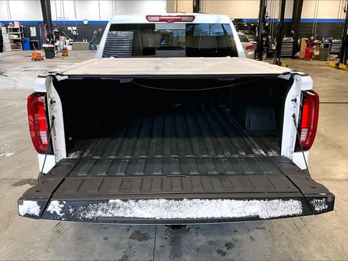 Used 2024 GMC Sierra 1500 AT4X image 32