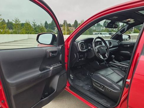 Used 2022 Toyota Tacoma TRD Sport image 23
