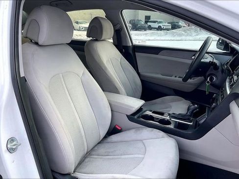 Used 2016 Hyundai Sonata SE image 7