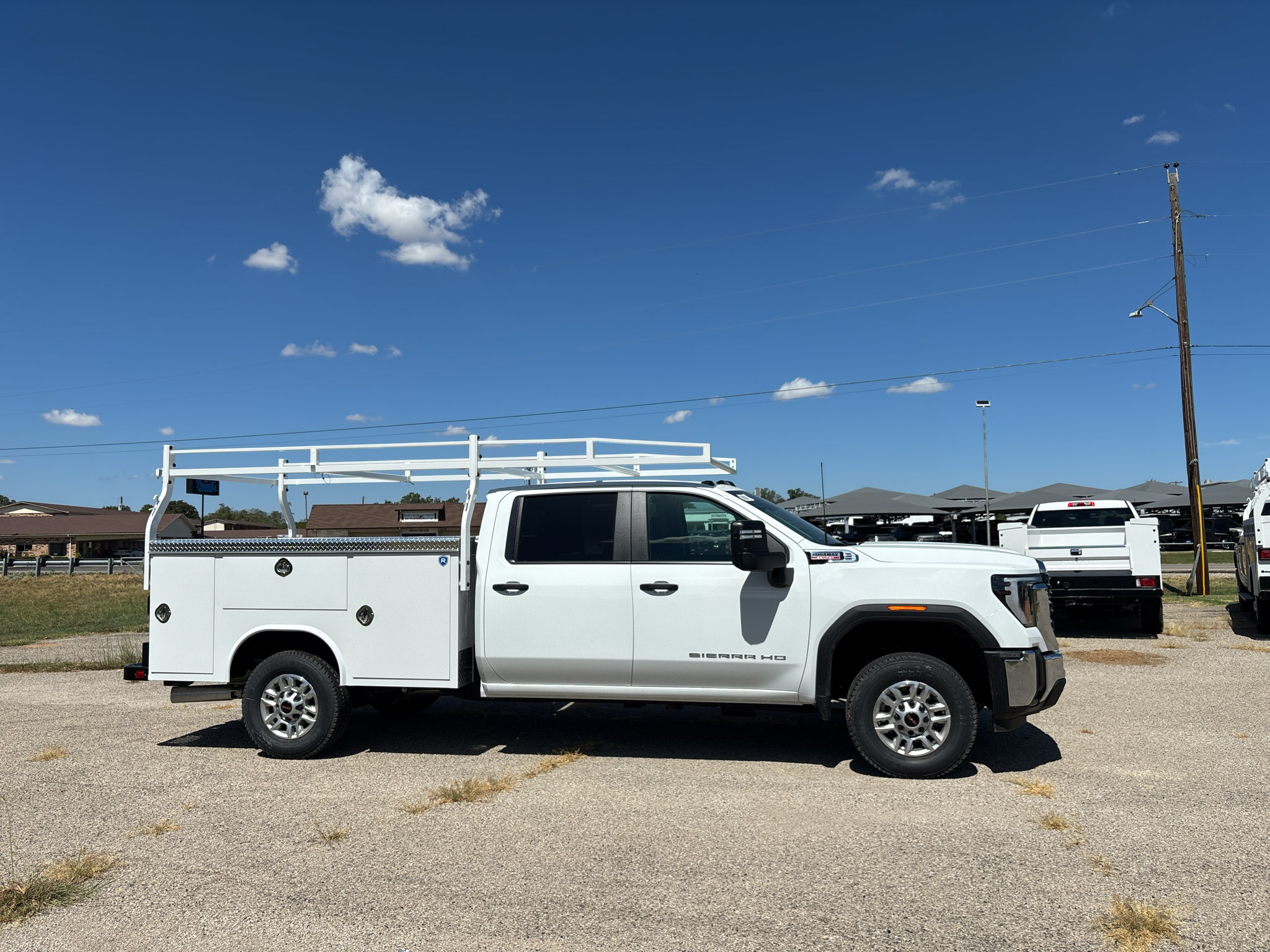 Used 2026 GMC Sierra 2500 Pro w/ Convenience Package AWD/4WD image 4