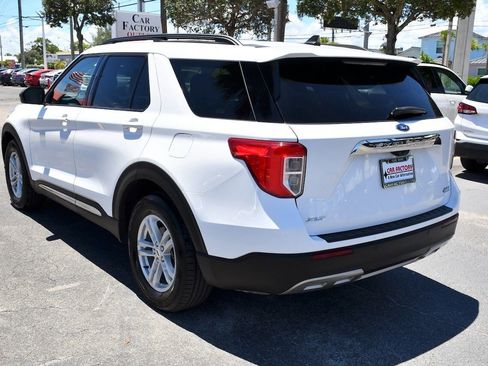 Used 2024 Ford Explorer XLT w/ Equipment Group 202A image 4
