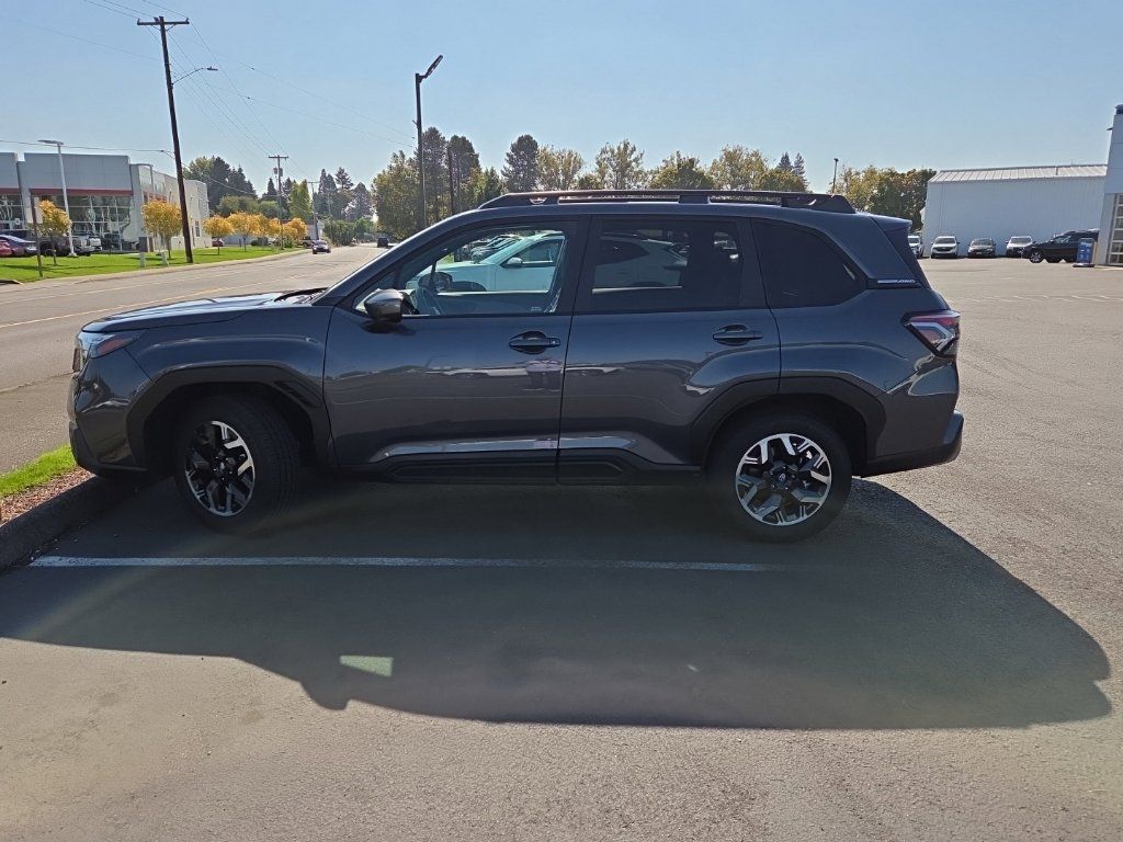 Used 2025 Subaru Forester Premium AWD/4WD image 4