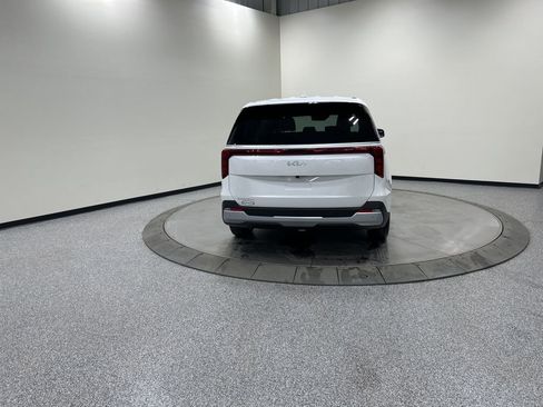 New 2026 Kia Carnival FWD image 7