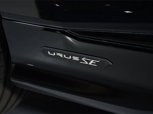 Used 2025 Lamborghini Urus SE image 11