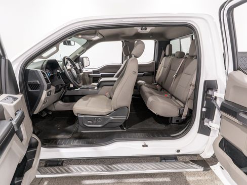 Used 2018 Ford F150 XLT w/ Equipment Group 302A Luxury AWD/4WD image 12