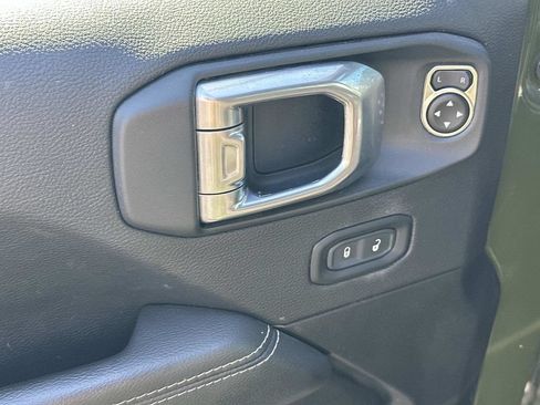 Used 2022 Jeep Wrangler Unlimited Sahara w/ LED Lighting Group AWD/4WD image 16