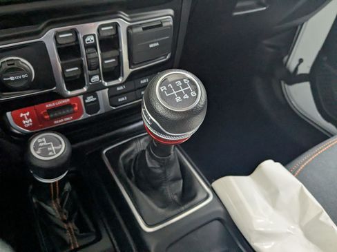 Used 2022 Jeep Gladiator Mojave w/ LED Lighting Group AWD/4WD image 18