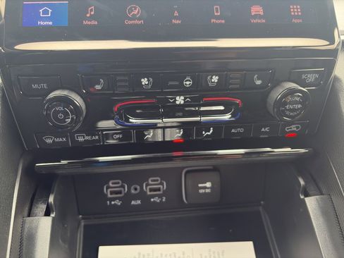 New 2025 Jeep Grand Cherokee L Limited w/ Luxury Tech Group II image 18