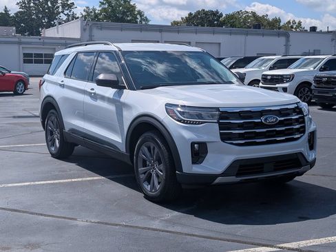 New 2026 Ford Explorer Active w/ Active Comfort Package AWD/4WD image 2