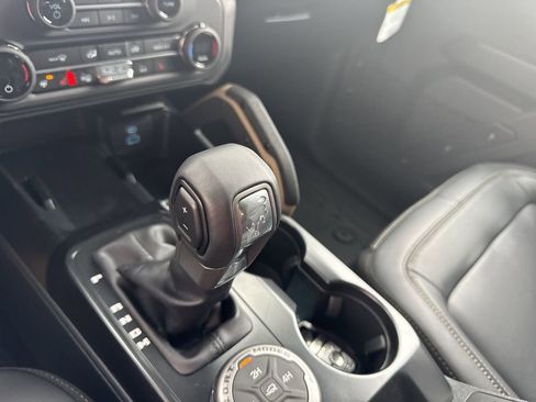 New 2025 Ford Bronco Badlands image 32