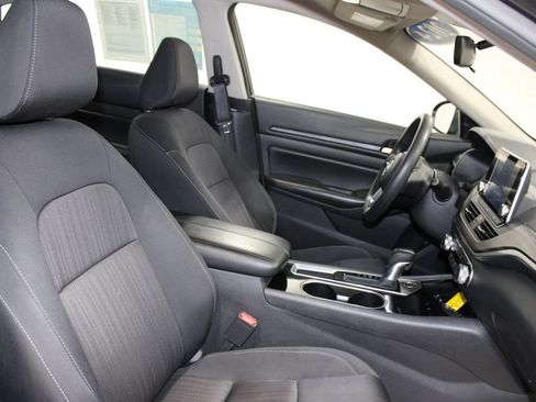 Used 2024 Nissan Altima 2.5 SV FWD image 31