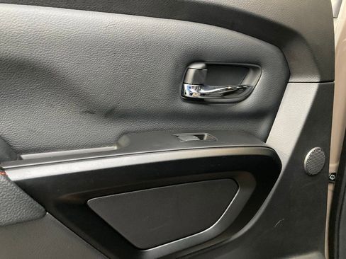 Used 2024 Nissan Titan PRO-4X w/ Pro-4x Convenience Package image 12