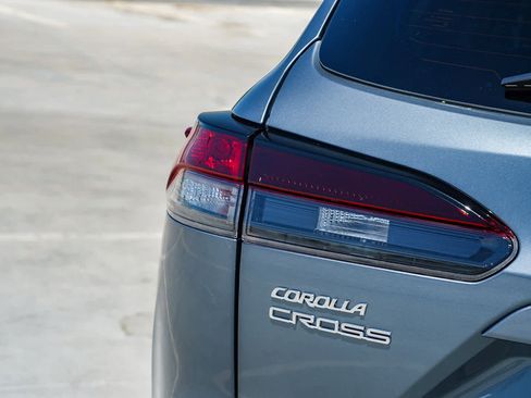 Used 2026 Toyota Corolla Cross LE FWD image 9