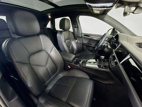 Certified 2023 Porsche Macan AWD/4WD image 27