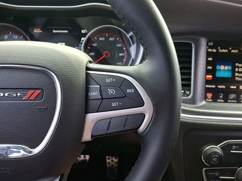 Used 2016 Dodge Charger SXT image 21