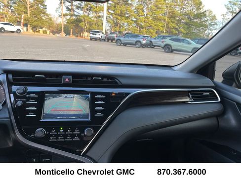 Used 2018 Toyota Camry LE image 15