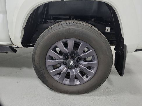 Certified 2022 Toyota Tacoma Limited w/ Nightshade Package AWD/4WD image 8