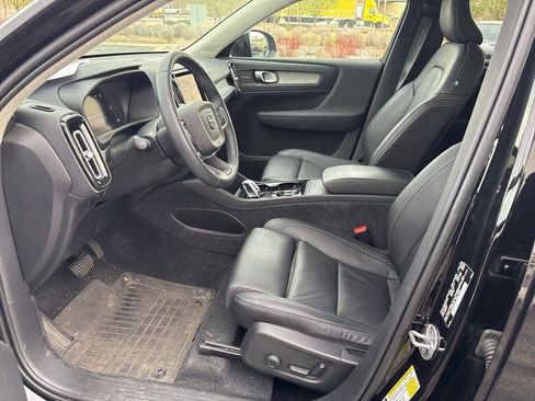 Used 2023 Volvo XC40 B5 Ultimate w/ Protection Package Premier image 10
