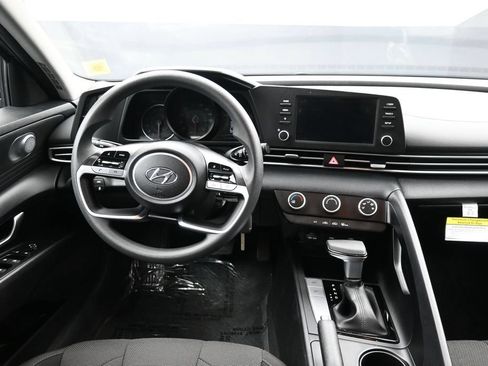 Certified 2021 Hyundai Elantra SE FWD image 19