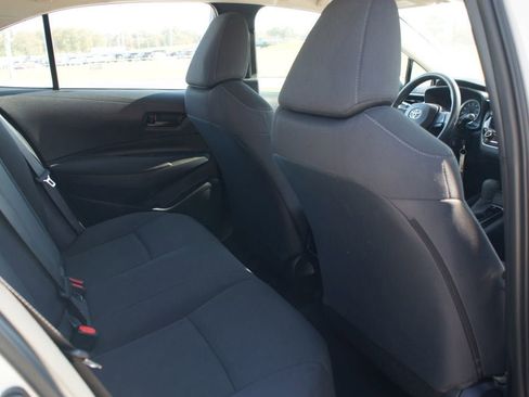 Used 2022 Toyota Corolla LE image 19