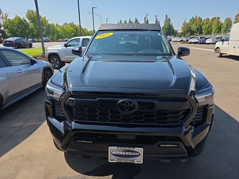 Used 2025 Toyota Tacoma TRD Off-Road AWD/4WD image 8