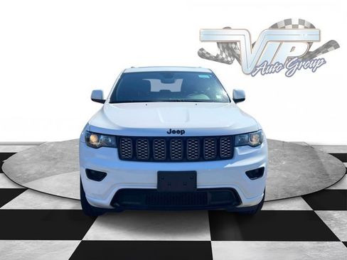 Used 2019 Jeep Grand Cherokee Altitude AWD/4WD image 2
