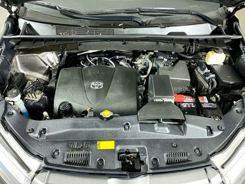 Used 2017 Toyota Highlander XLE image 28