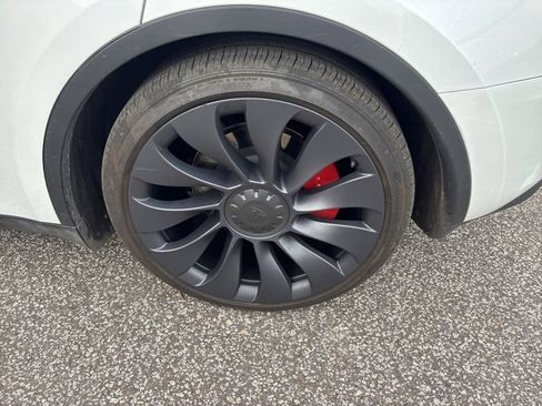 Used 2024 Tesla Model Y Performance image 8