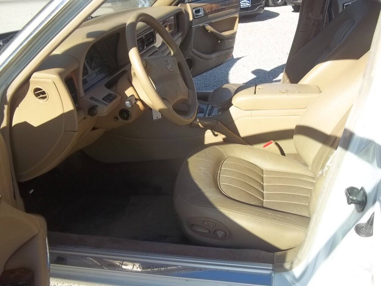Used 1996 Jaguar XJ6 RWD image 8