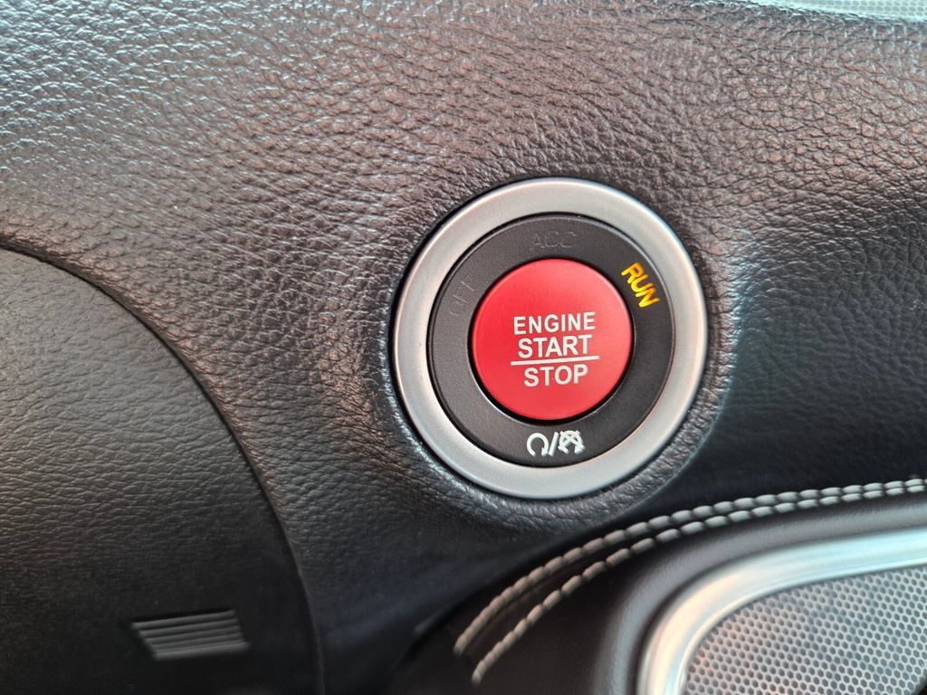 Used 2018 Dodge Challenger SRT RWD image 33