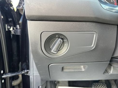 Used 2020 Volkswagen Tiguan SE FWD image 24