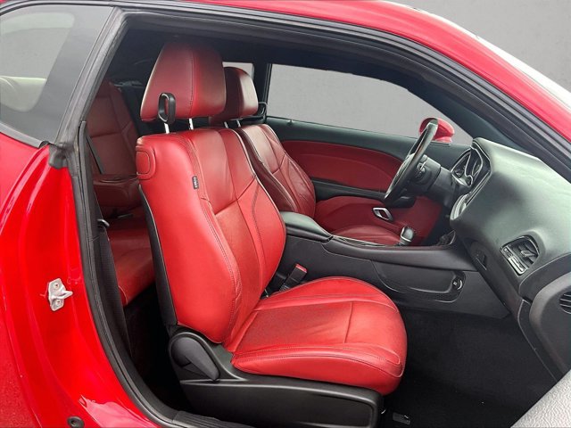 Used 2015 Dodge Challenger R/T Plus RWD image 9