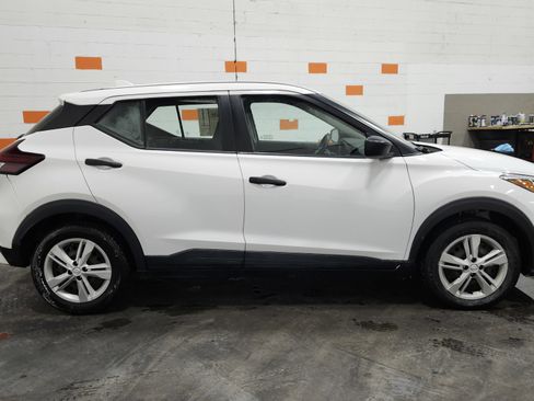 Used 2021 Nissan Kicks S image 16