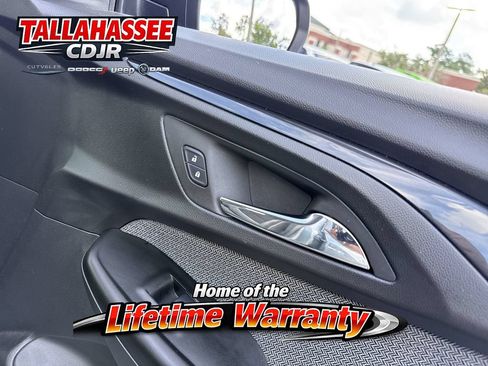 Used 2023 Chevrolet TrailBlazer LT FWD image 26