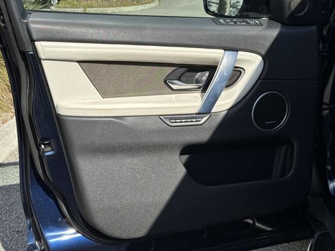 Used 2020 Land Rover Discovery Sport SE R-Dynamic image 19