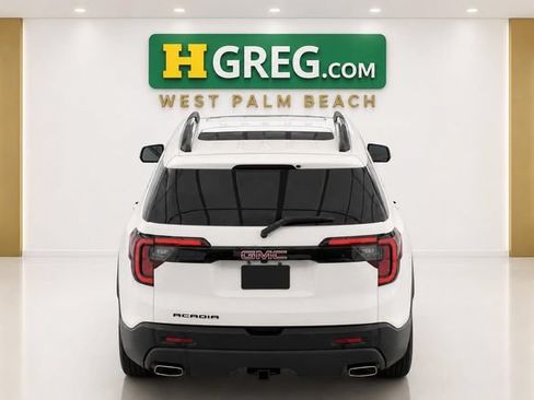 Used 2023 GMC Acadia SLT w/ Elevation Edition FWD image 10
