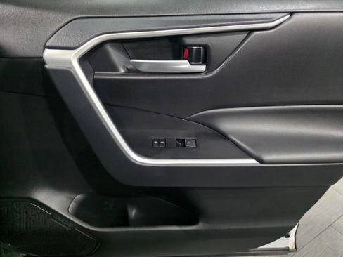 Used 2025 Toyota RAV4 XLE AWD/4WD image 13