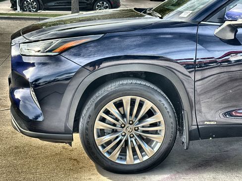 Used 2026 Toyota Highlander Platinum AWD/4WD image 10