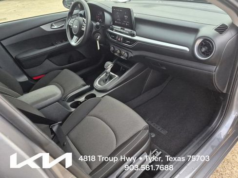 Certified 2023 Kia Forte LXS w/ LXS Technology Package FWD image 9