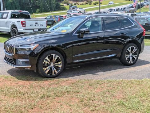 Used 2023 Volvo XC60 B5 Plus w/ Climate Package AWD/4WD image 2