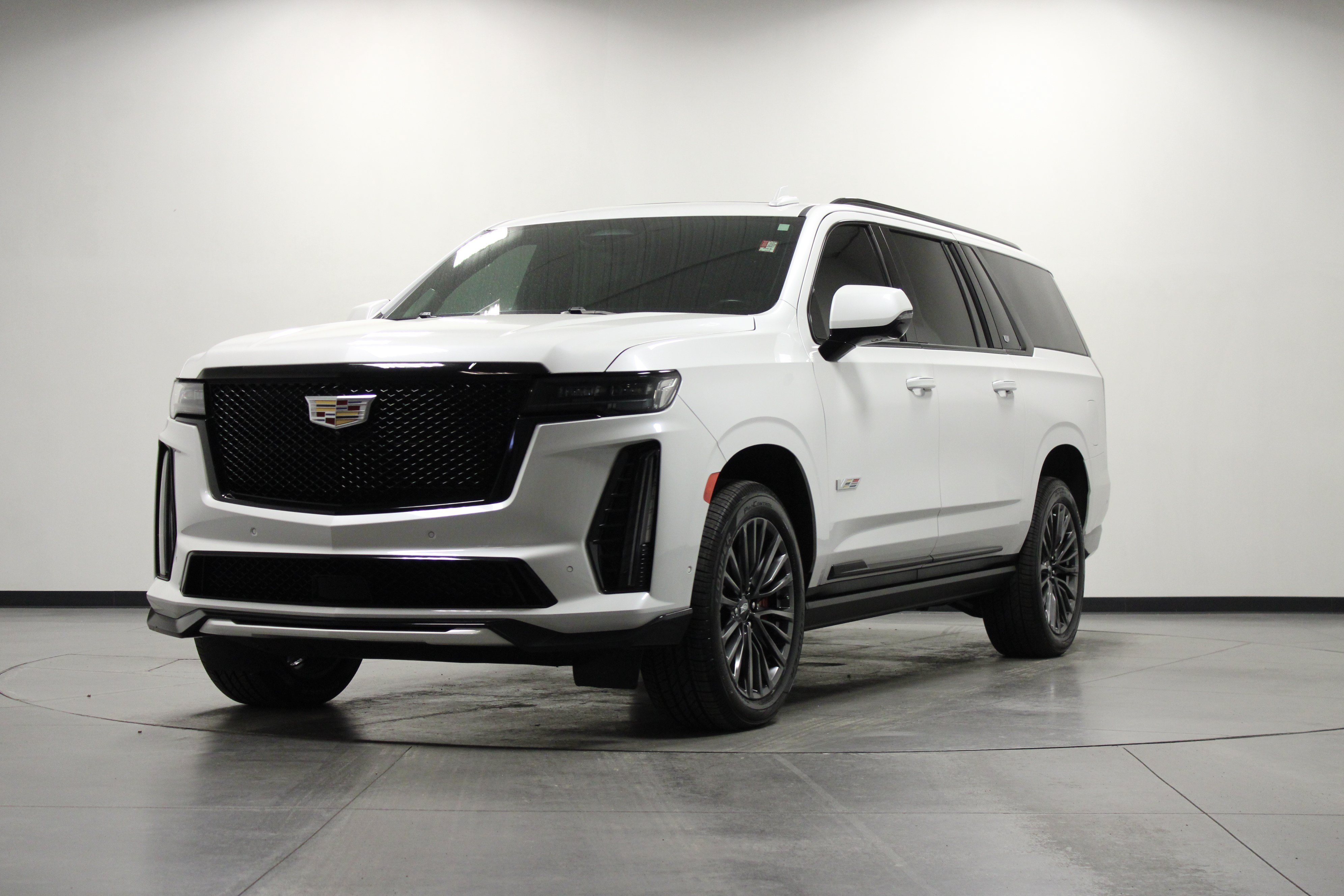 Used 2023 Cadillac Escalade ESV V w/ Heavy-Duty Trailer Package AWD/4WD image 8