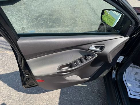 Used 2014 Ford Focus SE w/ SE Winter Package FWD image 30