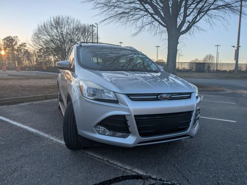 Used 2015 Ford Escape Titanium FWD image 2