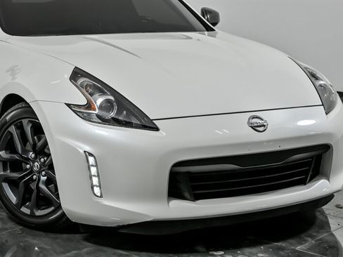 Used 2018 Nissan 370Z Coupe image 2