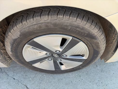 Used 2018 Hyundai Ioniq Blue image 5