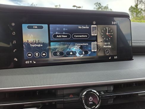 Used 2025 Nissan Murano SV image 6