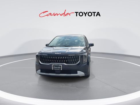 Used 2026 Kia Carnival FWD image 3